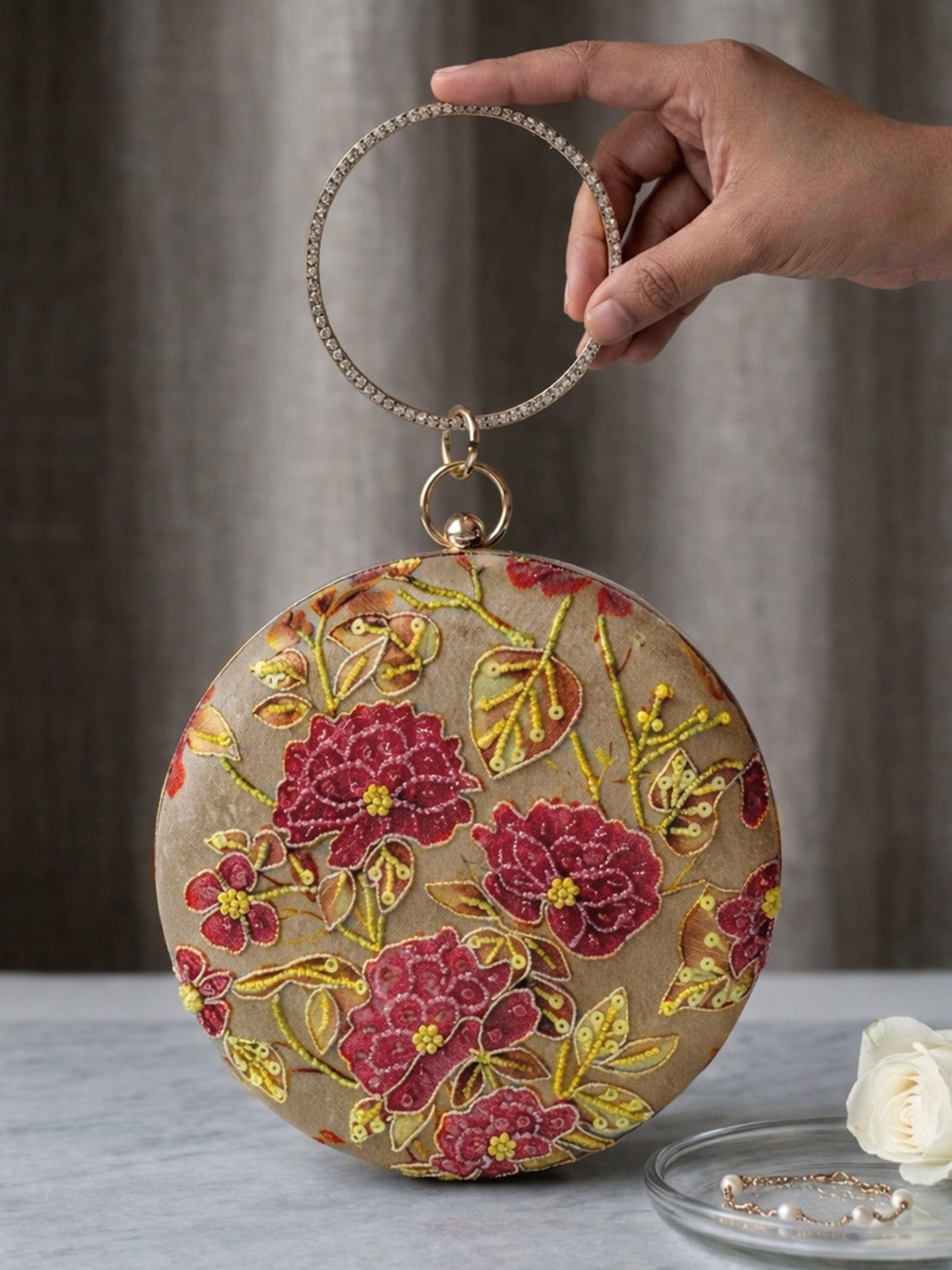 The Gul-e-Daayra Clutch