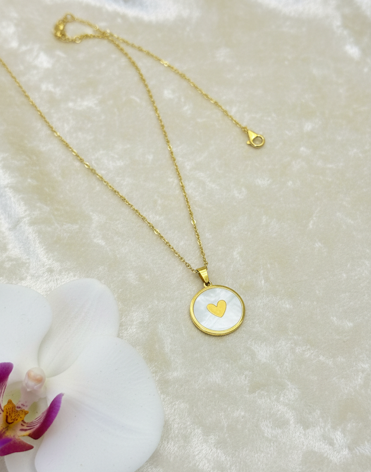 Solyn Pendant Neckpiece