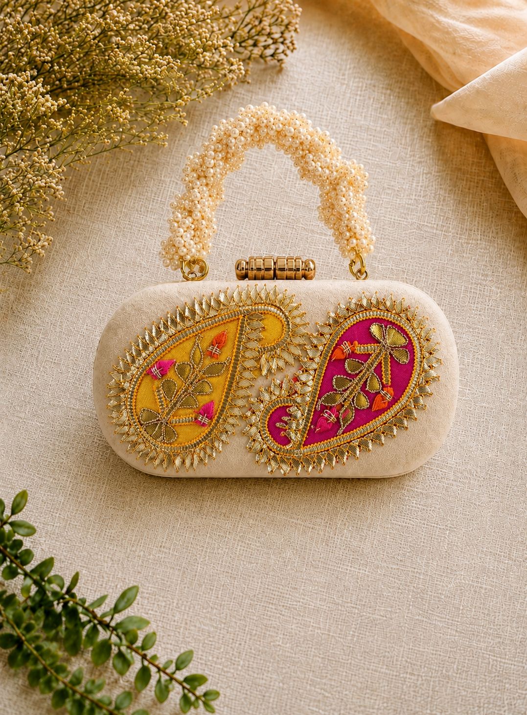 The Keri Pearl Clutch
