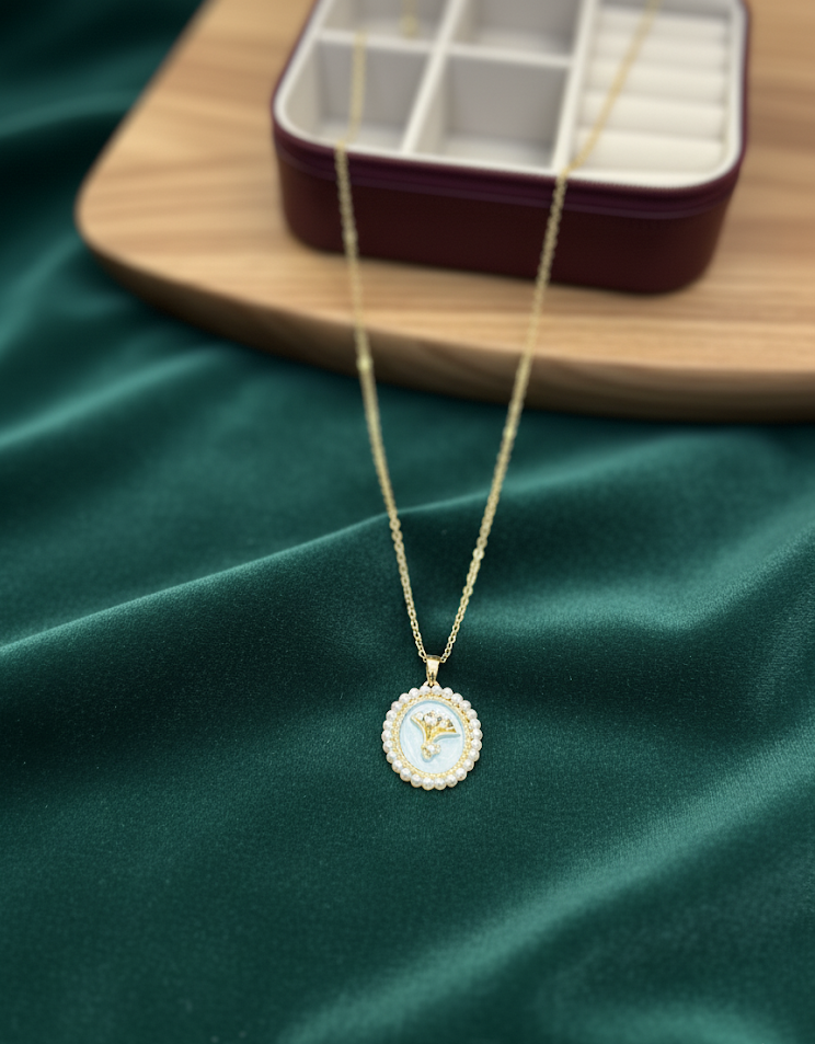 Alba Pendant Neckpiece