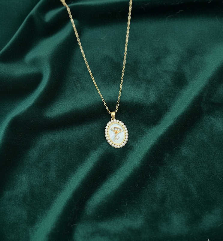 Alba Pendant Neckpiece