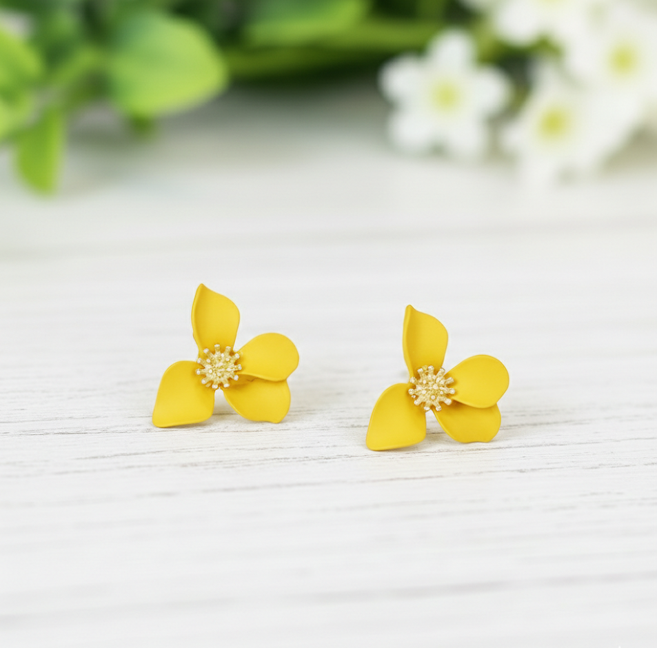 Lira Stud Earrings