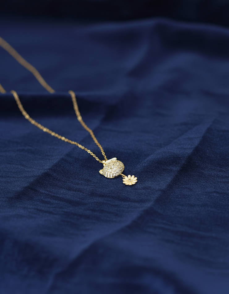 Yuki Pendant Neckpiece